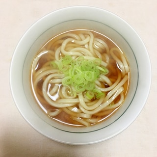 醤油ラーメンの粉末スープでシンプルねぎ乗せうどん♡